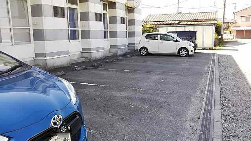 レオパレス若宮 駐車場