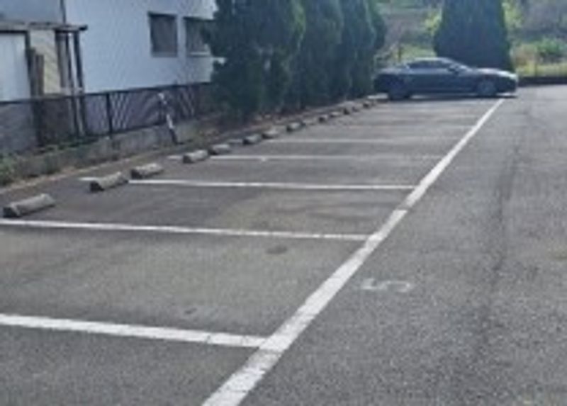 レオパレスラ　フォレスタ 駐車場