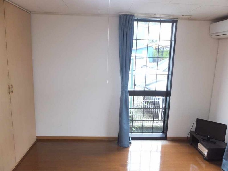 レオパレスカメリア弐番館 居間