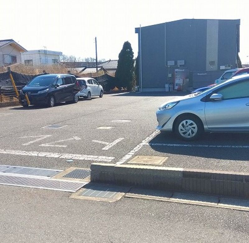 レオパレス春望 駐車場