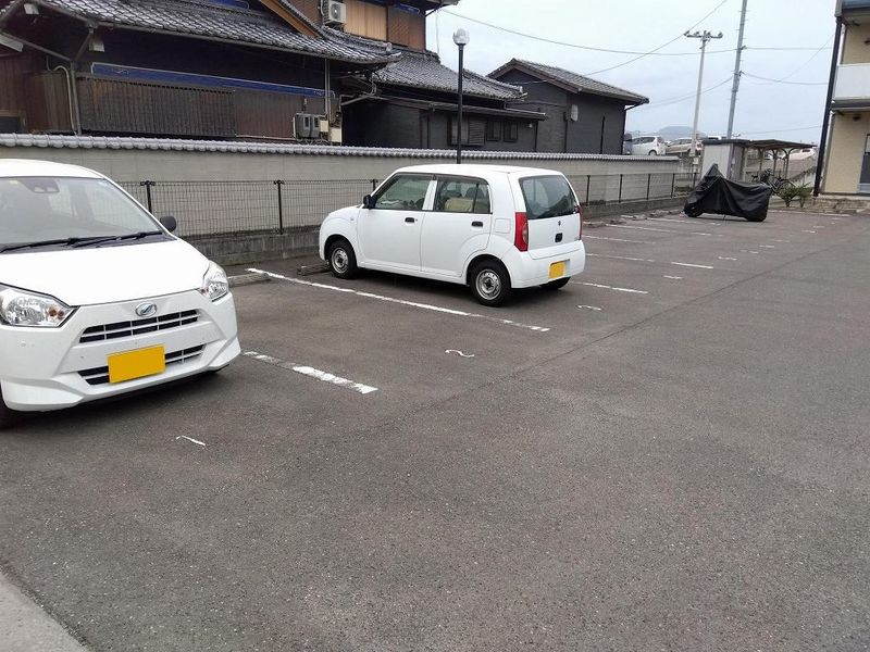 レオパレスあいれすと田村 駐車場