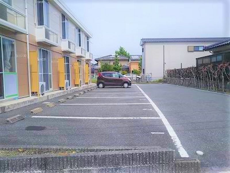 レオパレス東佐賀 駐車場