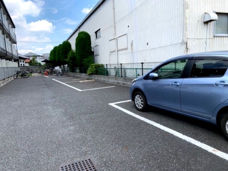 レオパレスサクラ土合 駐車場