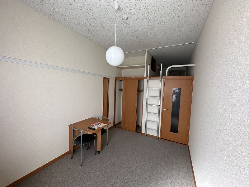レオパレスセレージュ 寝室