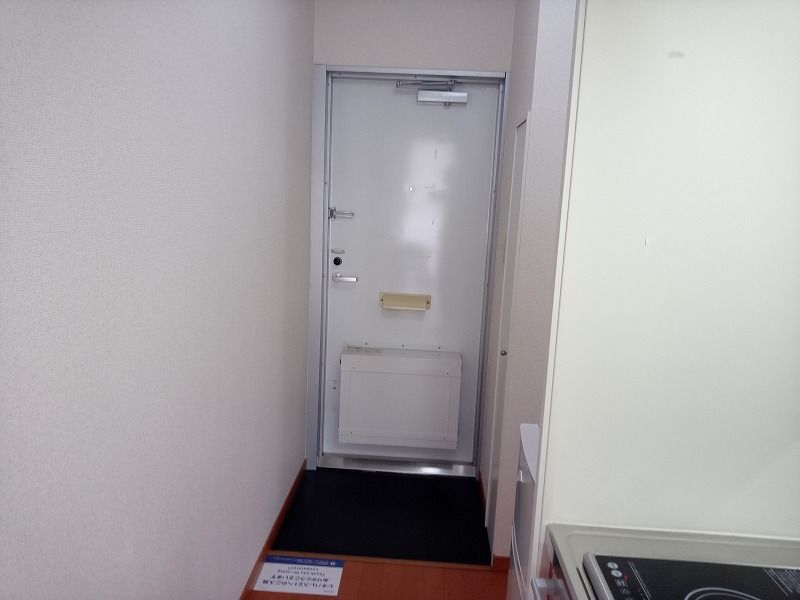 レオパレスモナミ 玄関