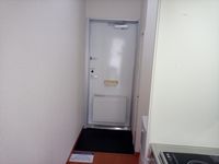 レオパレスモナミ 玄関