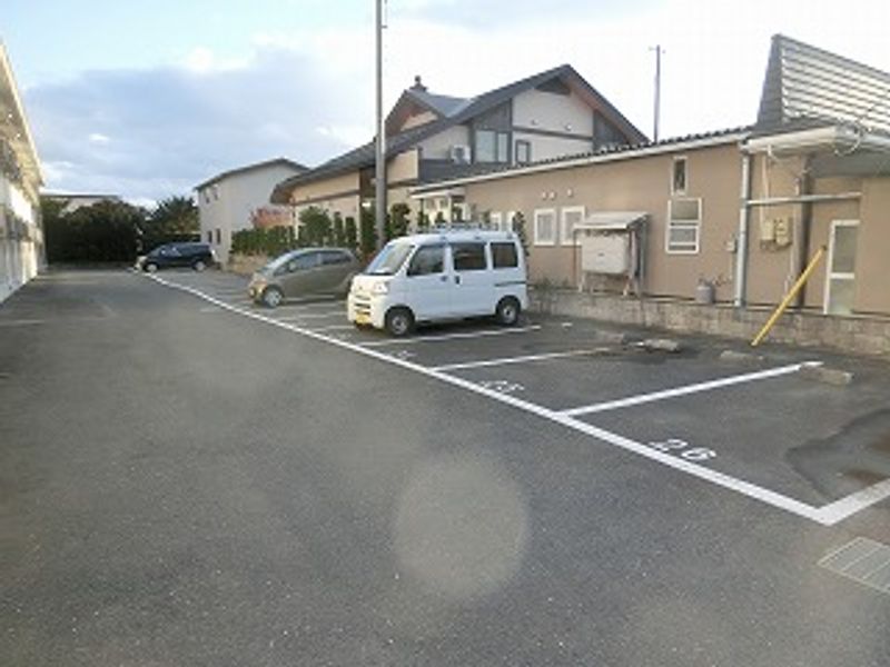 レオネクストコメ吉　ＰａｒｔⅠ 駐車場