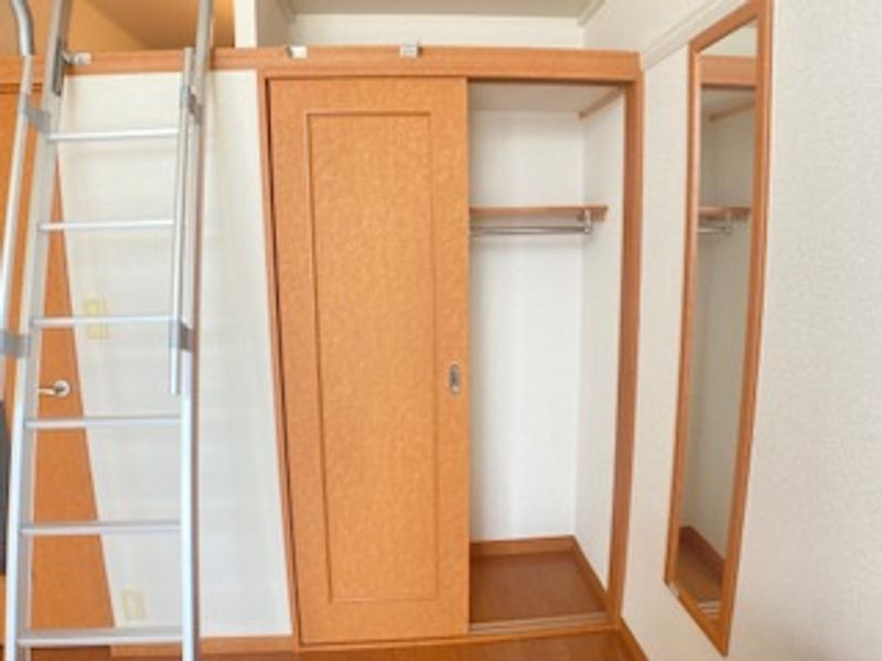 レオパレスビィラ　たもん 収納