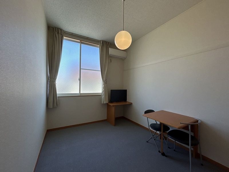 レオパレスサニー 居間