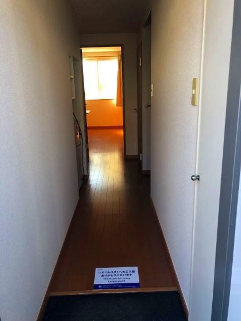 レオパレス竹山 玄関