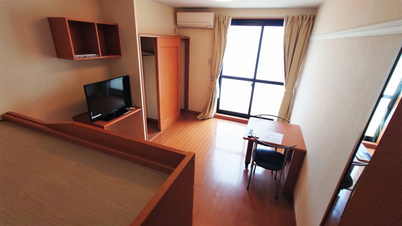 レオパレスシャンテ 居間