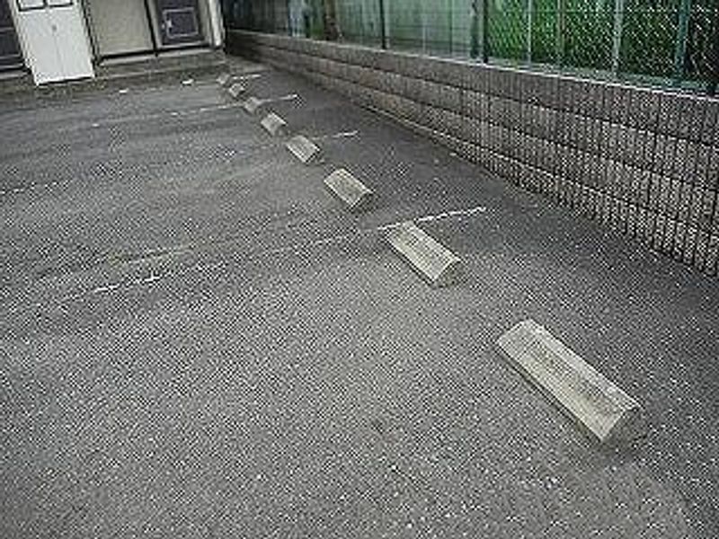 レオパレスＨＡＹＡＳＨＩ２ 駐車場