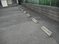 レオパレスＨＡＹＡＳＨＩ２ 駐車場