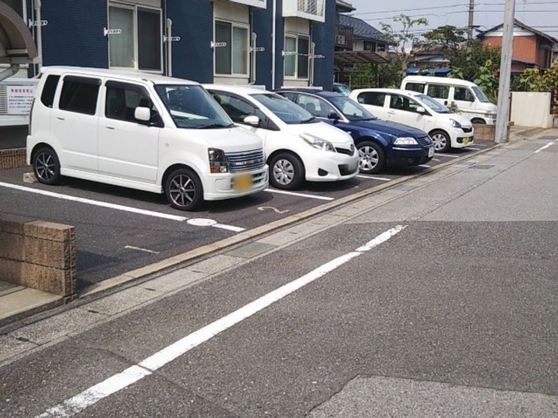 レオパレスアリオン 駐車場