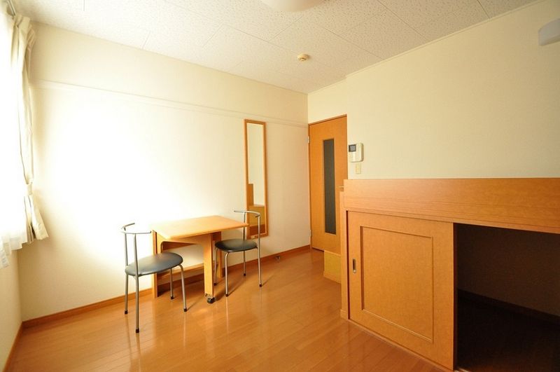 レオパレスロイヤルガーデン内免 居間