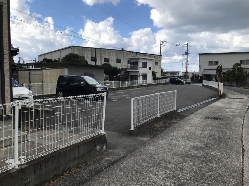 レオパレスサンモールⅡ 駐車場