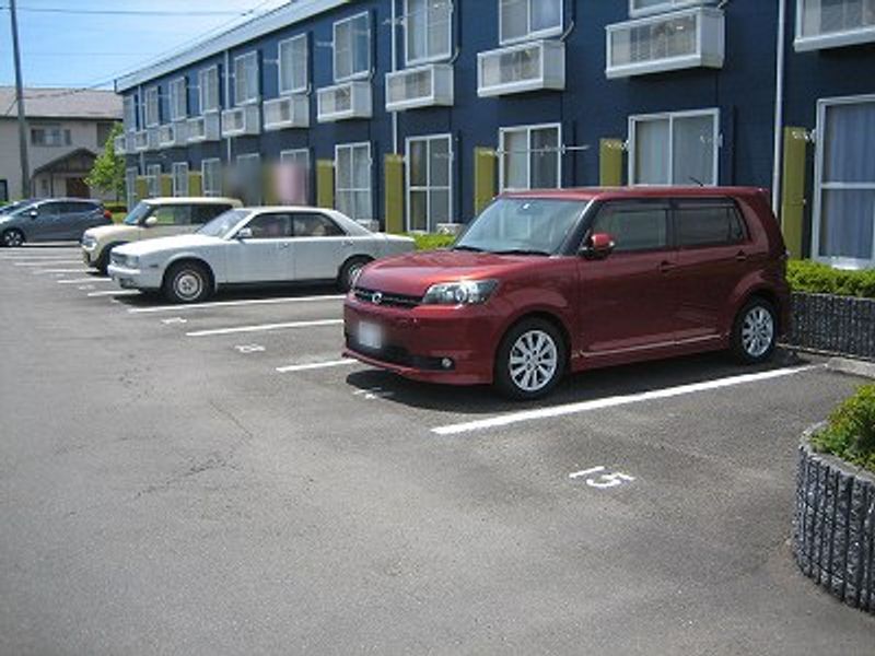 レオパレス南国１番館 駐車場