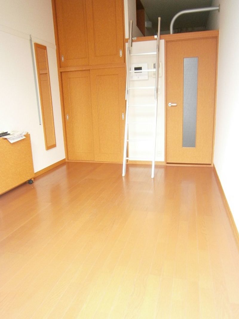 レオパレスサンルーチェ 居間