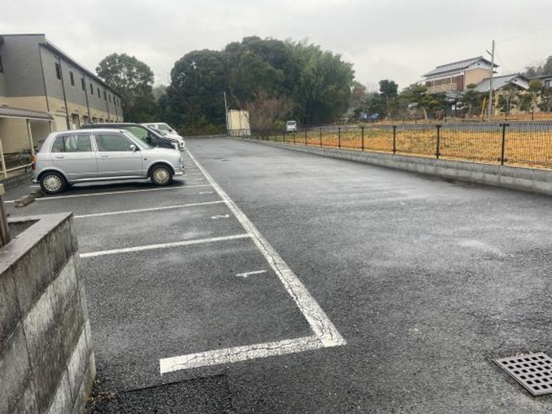 レオパレスクライネシュロス 駐車場