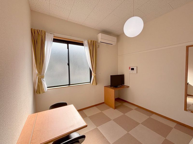 レオパレスセリバテール仁川 居間