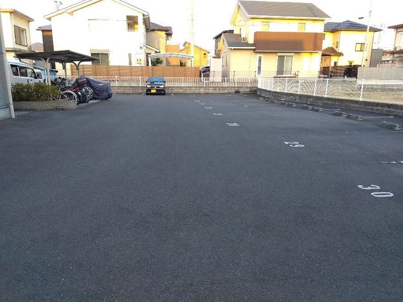 レオパレスＳｈｉｋｏｋｕ中央 駐車場