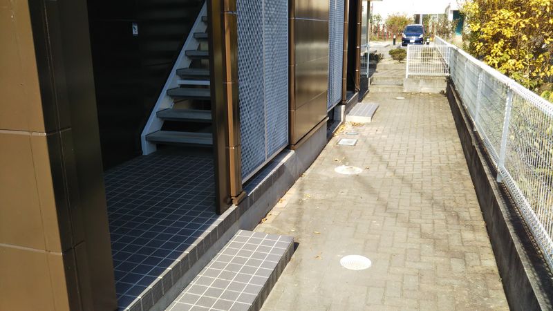レオパレス中屋敷 エントランス