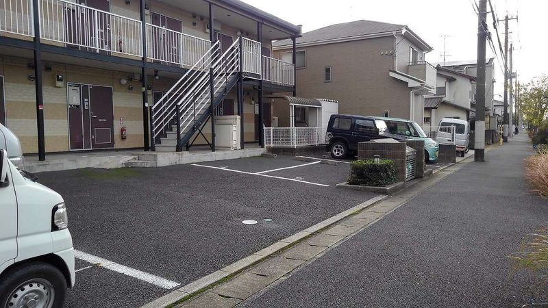 レオパレスセーヴェ 駐車場