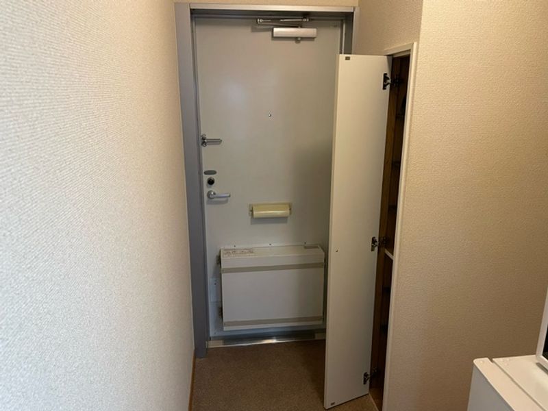 レオパレスくずい 玄関