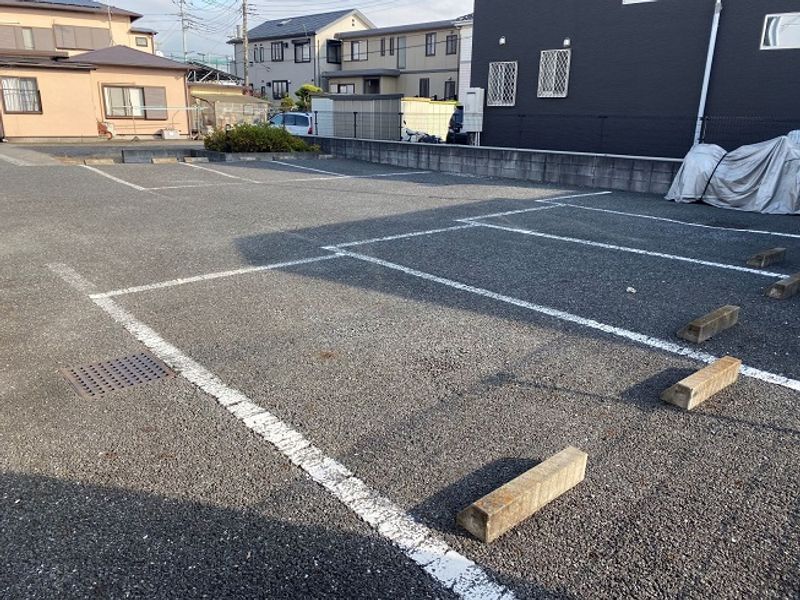 レオパレスマーテルコサージ１２ 駐車場
