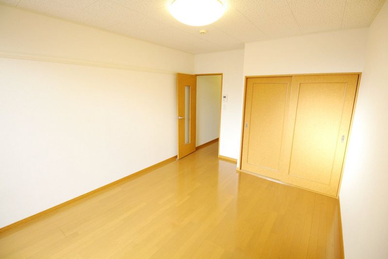 レオパレスブル瀬田 居間