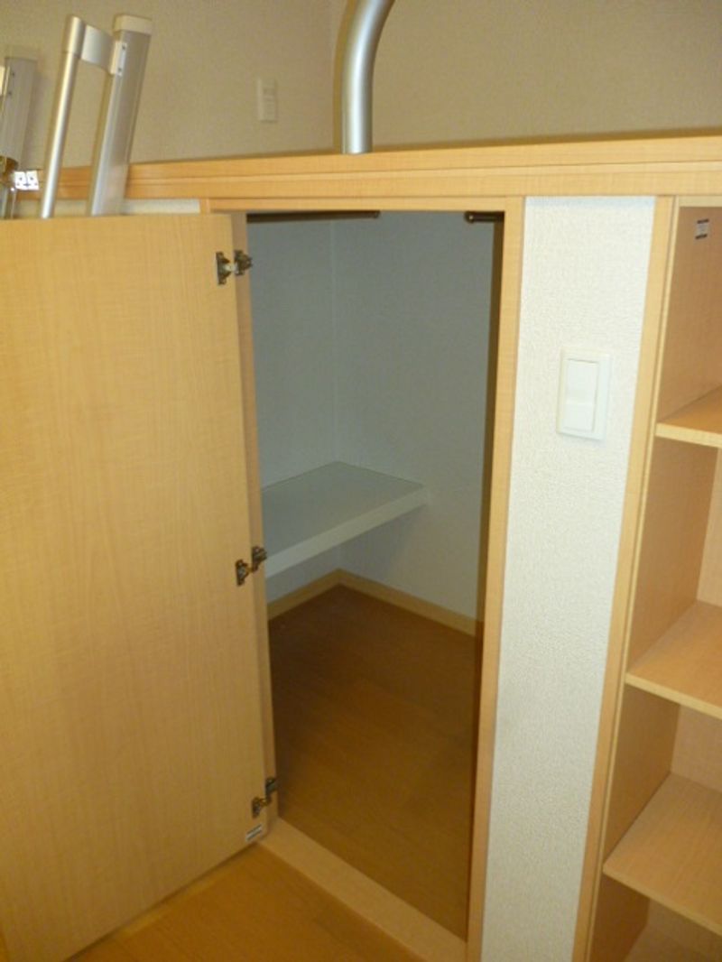 レオネクストこぶし 収納