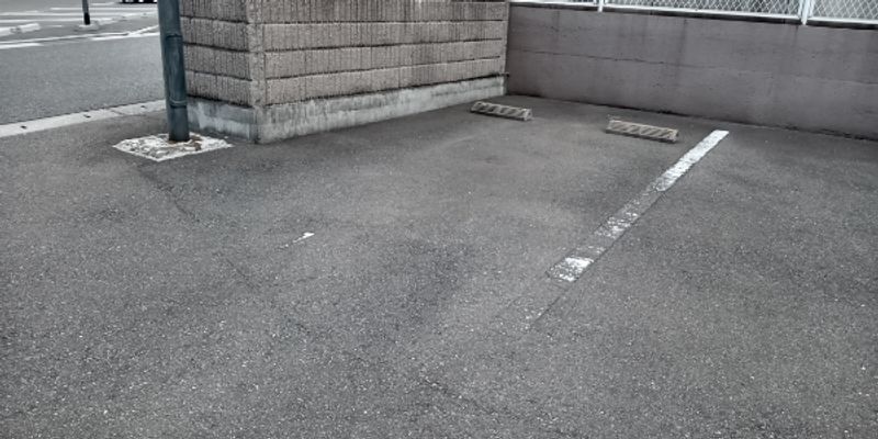レオパレス川西 駐車場