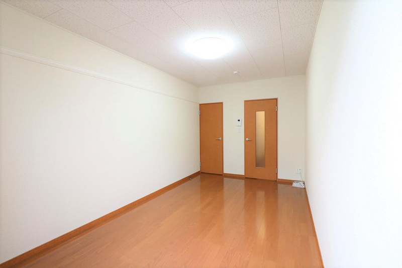 レオパレス京都十条 居間