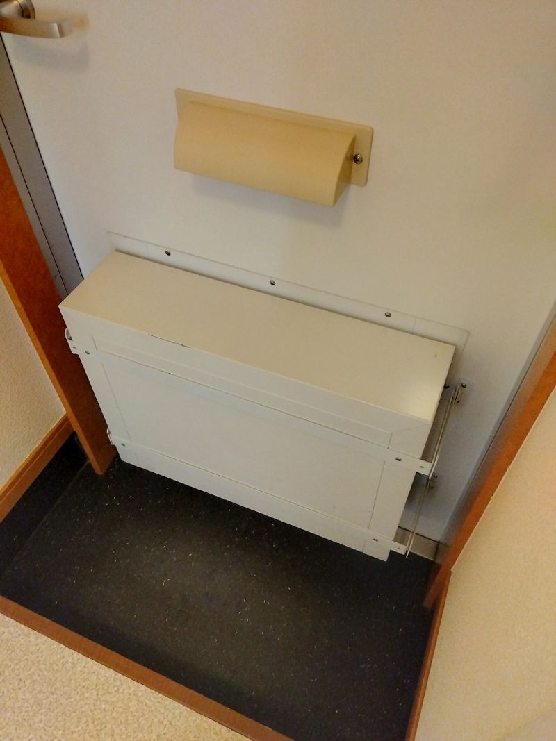 レオパレスフロラシオン 玄関