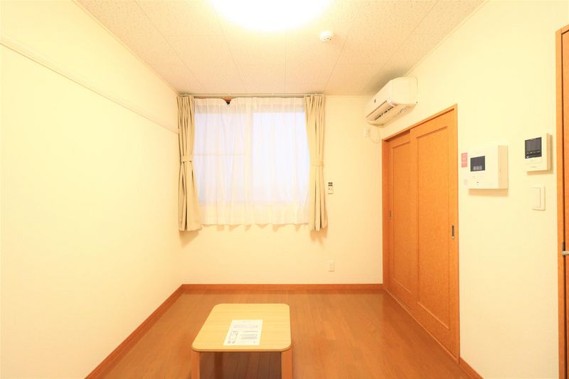 レオパレスバンブー雅 居間