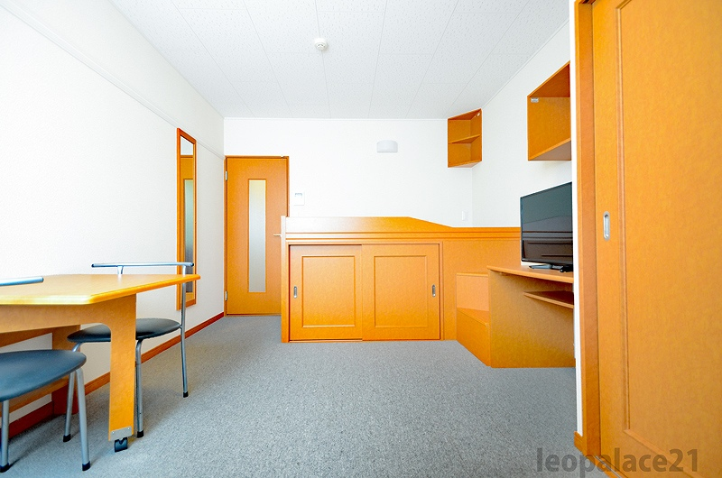 レオパレスシャンテ 居間