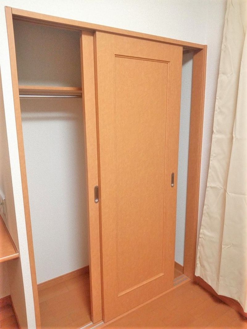 レオパレスセラン髙石 収納
