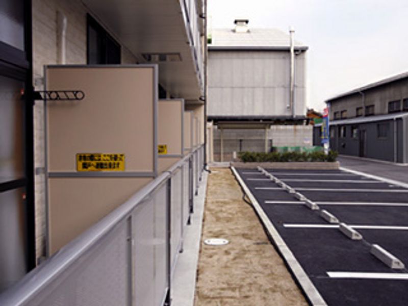 レオパレスなでしこ荘 駐車場