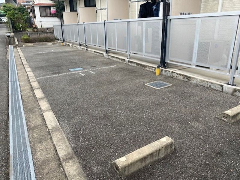 レオパレス１５ 駐車場