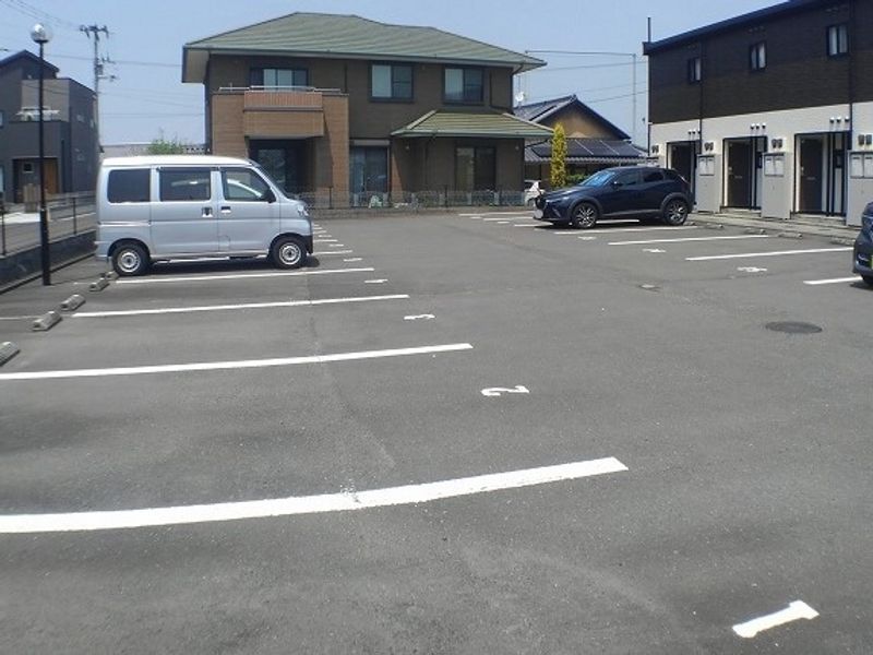 レオパレスネーブルⅡ 駐車場