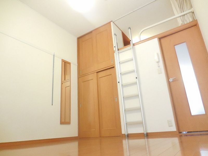 レオパレスチェルシー 居間