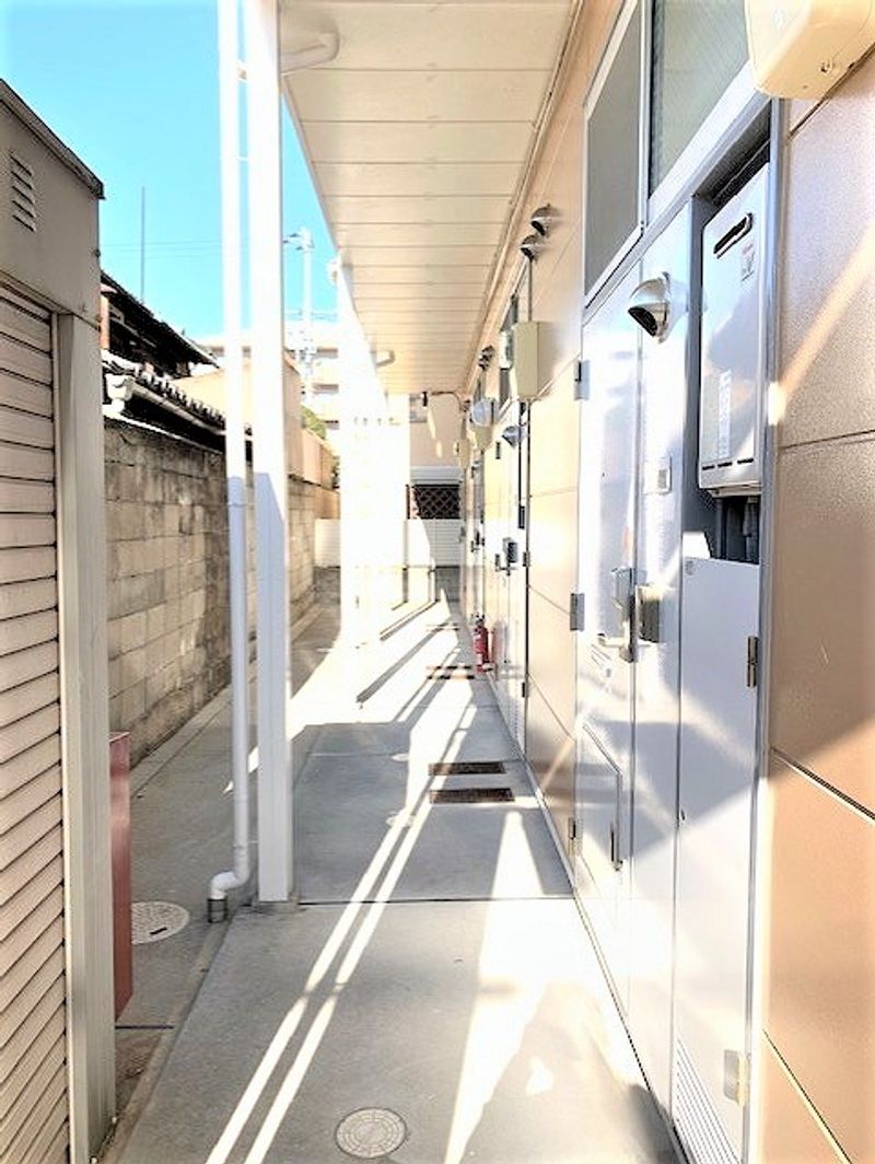 レオパレス臨港線 エントランス