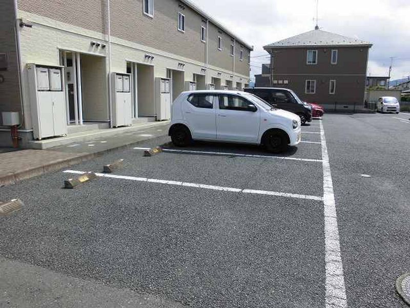 レオパレスＲｅｓｅｒｖｅⅠ 駐車場