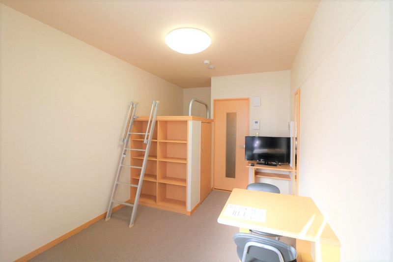 レオパレス今屋敷 居間