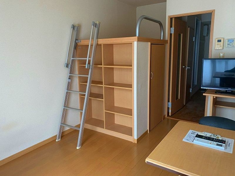 レオパレス谷中 居間