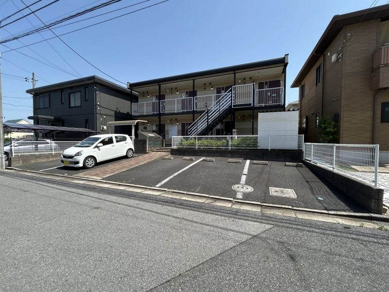 レオパレスしらとり 駐車場