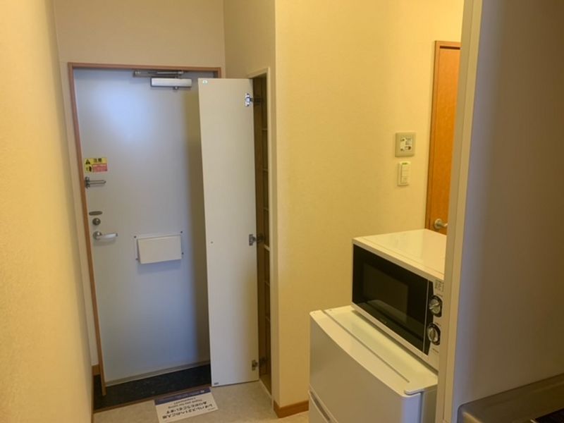 レオパレス富岡 玄関