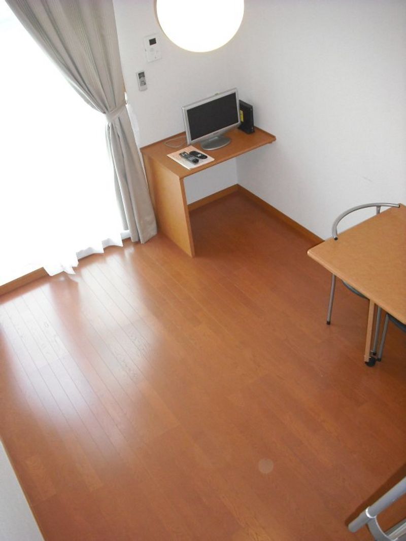 レオパレス幕張西 居間