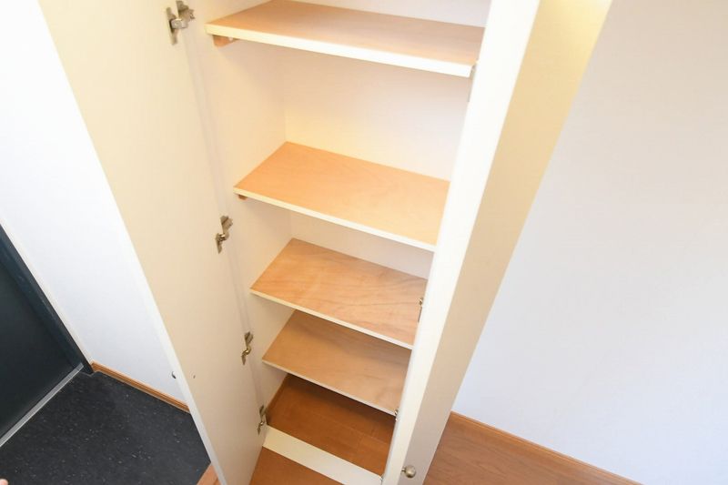 レオパレスＦｌａｔ新栄 収納