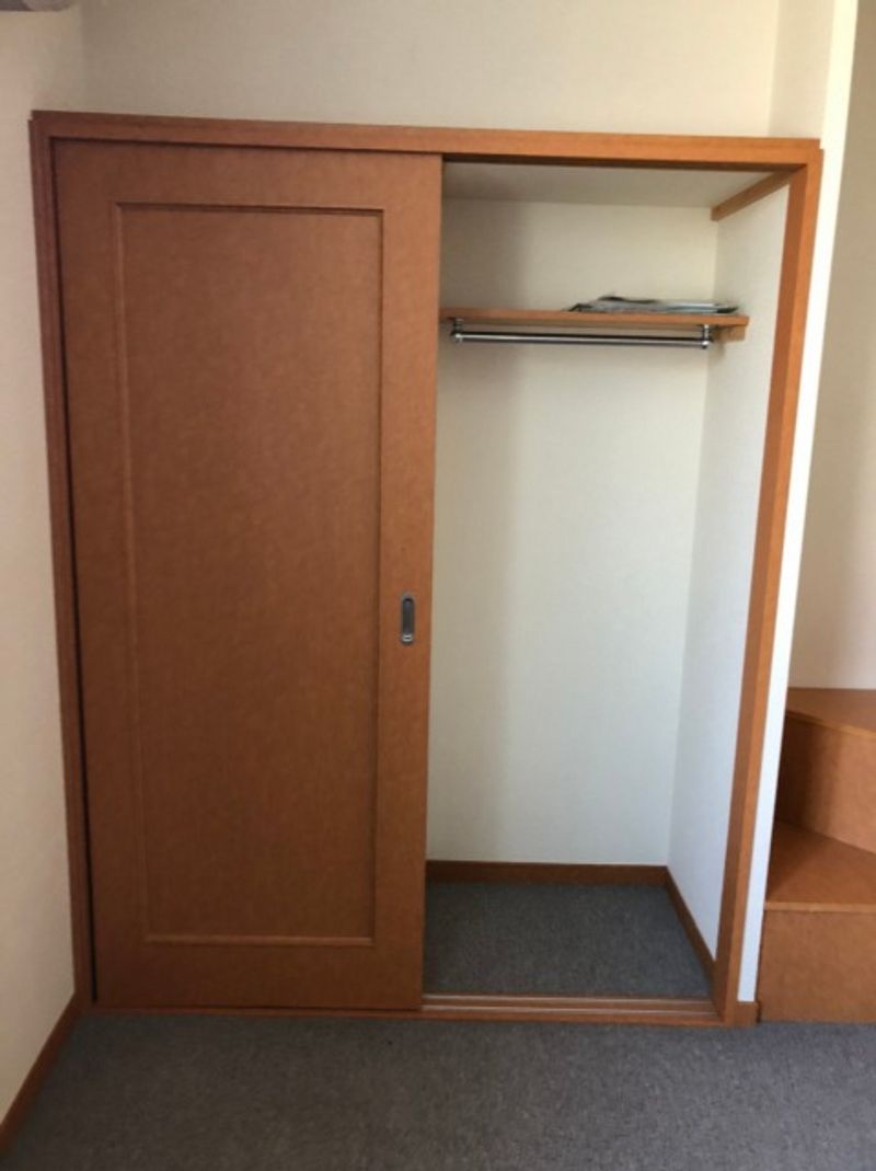 レオパレスニューロード 収納